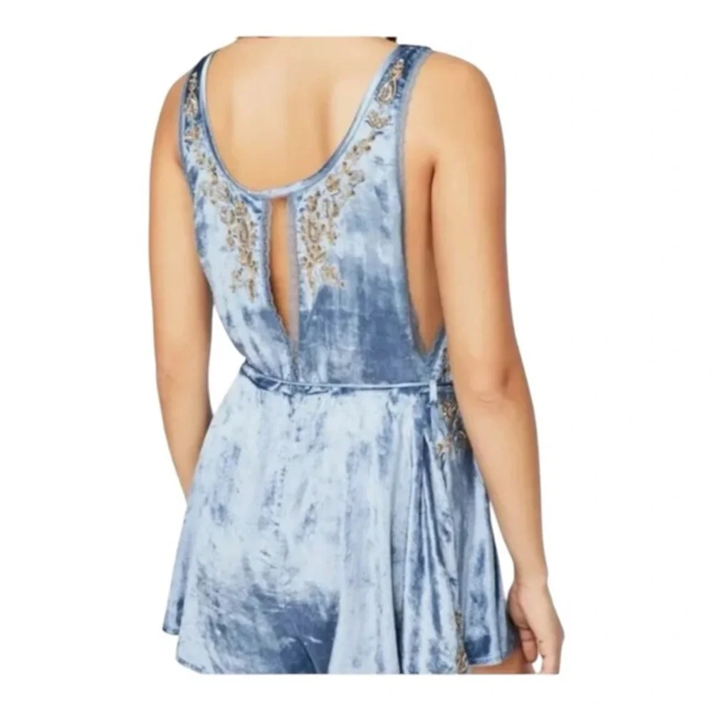 NWT Free People Intimatley Blue Eyes Velvet
Romper size Small - Picture 2 of 11